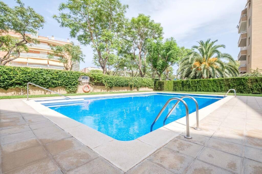 Apartamento En Complejo Residencial, Con Piscina. سالو المظهر الخارجي الصورة